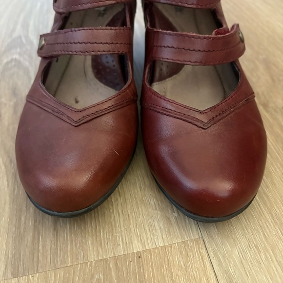 Earth Woman’s 8.5 Leather Serano Merlot Ankle Strap zip back - Picture 3 of 6